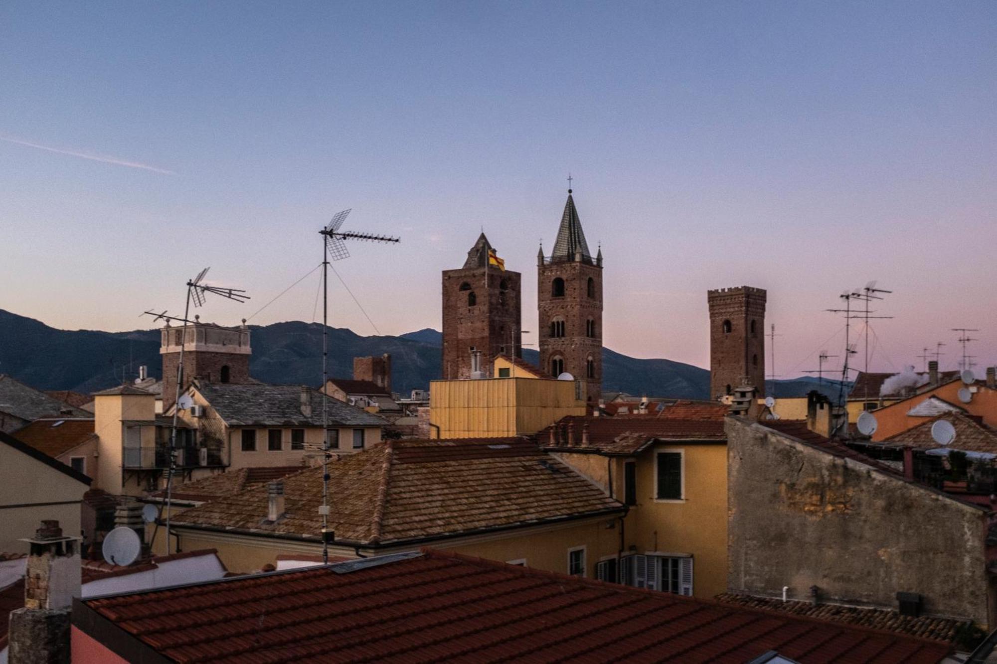 Palazzo Oddo Rental Rooms Albenga Exterior foto